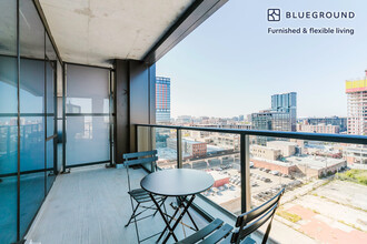 225 N Elizabeth St in Chicago, IL - Building Photo - Building Photo