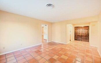 6412 Manchester Ln in Bakersfield, CA - Building Photo - Building Photo