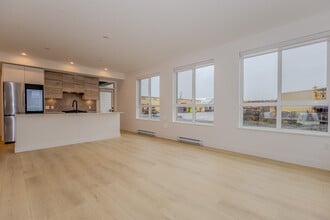 30494 Cardinal Ave in Abbotsford, BC - Building Photo - Building Photo