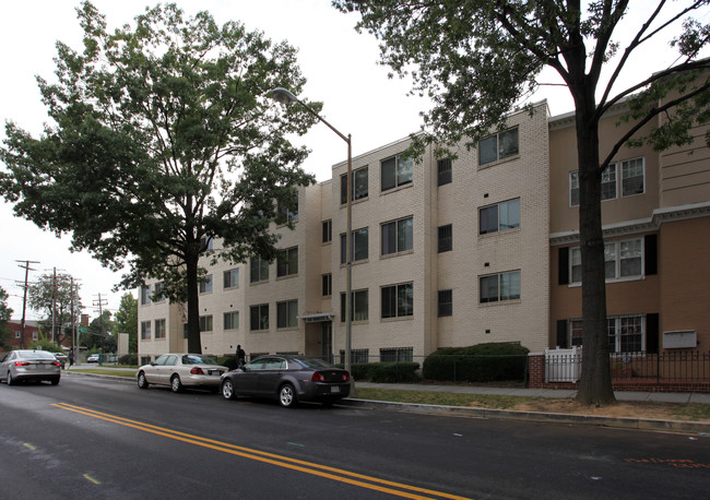 Fairlawn Gardens in Washington, DC - Building Photo - Building Photo