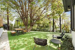 2822 1/4 Waverly Drive Unit in Los Angeles, CA - Building Photo