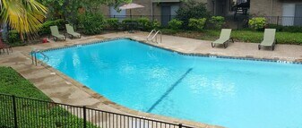 La Paloma Apartments in San Antonio, TX - Building Photo