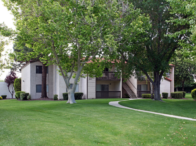 Park Terrace in Lancaster, CA - Building Photo - Building Photo