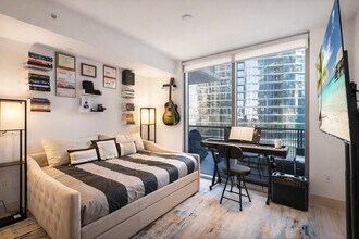 298 SE 2nd Ave in Miami, FL - Building Photo - Building Photo