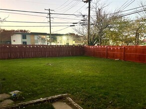 2219 Addington St in Irving, TX - Building Photo - Building Photo