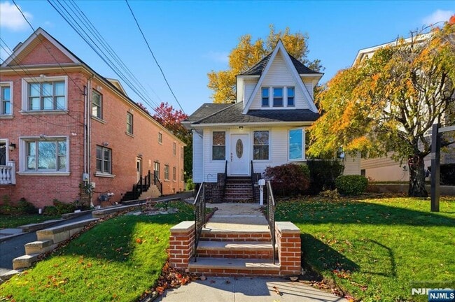 property at 85 Beckwith Pl