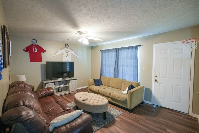 property at 718 Golfview Dr