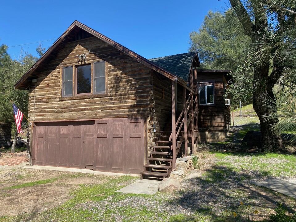 10449 Tanglewood Ln in Descanso, CA - Building Photo