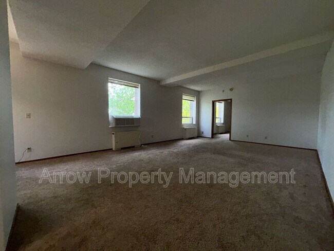 1011 K St in Fairbury, NE - Building Photo - Building Photo