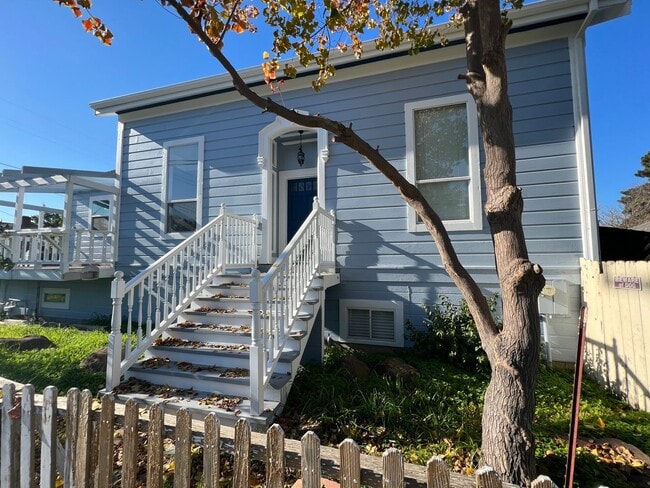 495 E G St in Benicia, CA - Foto de edificio - Building Photo