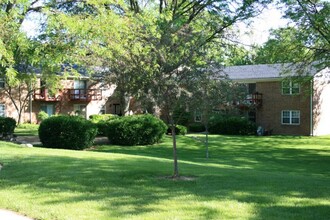 Courtyard Square in Hamilton, OH - Building Photo - Building Photo