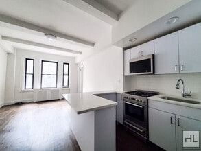 EAST 46 STREET in New York, NY - Building Photo - Building Photo