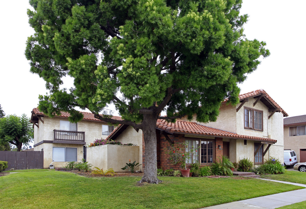 1261 S Sunburst Way in Anaheim, CA - Building Photo