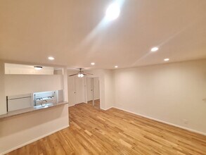 4660 Kester Ave in Los Angeles, CA - Foto de edificio - Building Photo