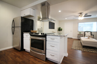 1322 Amethyst St, Unit C in Redondo Beach, CA - Building Photo - Building Photo