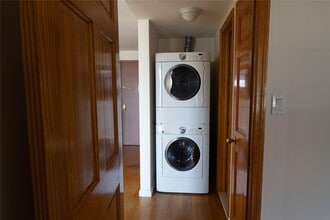 33-04 214th Pl in Queens, NY - Building Photo - Building Photo