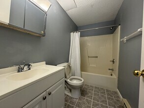 134 W Main St in Plainville, CT - Building Photo - Building Photo