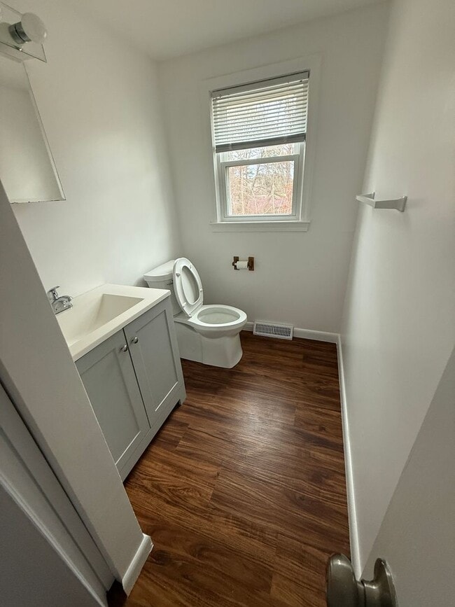 136-138-138 W Yarmouth Rd in Yarmouth, MA - Building Photo - Building Photo