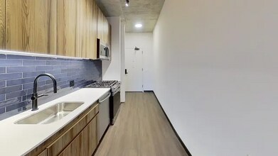 158 N Ashland Ave in Chicago, IL - Building Photo - Building Photo