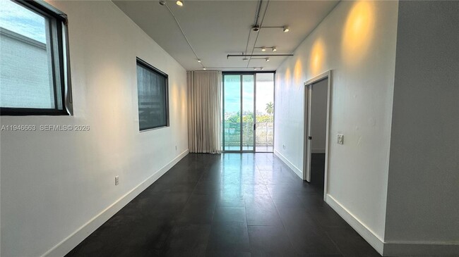 1700 Meridian Ave in Miami Beach, FL - Building Photo - Building Photo