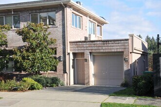 5040 Ivanhoe Pl NE in Seattle, WA - Building Photo - Building Photo