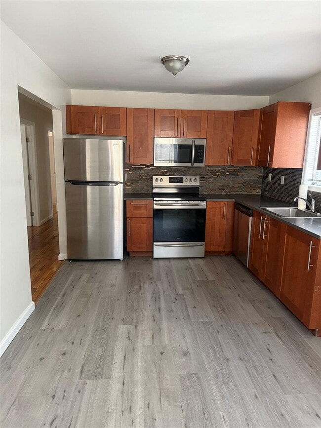 55 Hickory Rd in Port Washington, NY - Building Photo - Building Photo
