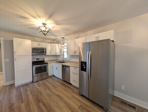 10 N Hudson Ln in Fletcher, NC - Building Photo - Building Photo