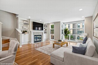 2335 N Wayne Ave in Chicago, IL - Building Photo - Building Photo