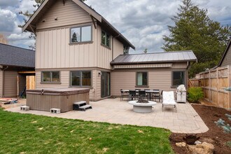 1445 NW 4th St in Bend, OR - Building Photo - Building Photo