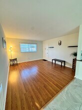 7035 Cedarhurst Dr, Unit 2 in Ft. Myers, FL - Foto de edificio - Building Photo