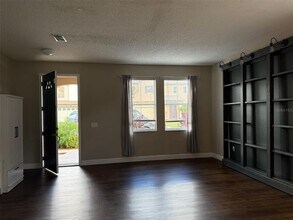 211 Roseling Crossing in Davenport, FL - Building Photo - Building Photo