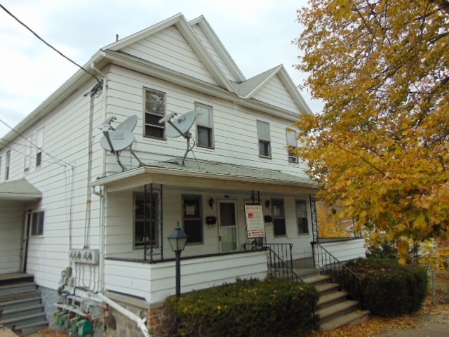 704 N Main St in Wilkes-Barre, PA - Building Photo