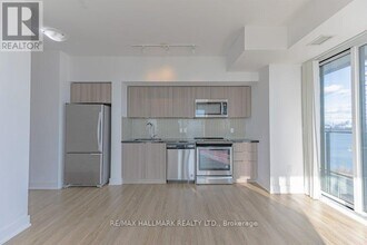 30 Shore Breeze Dr in Toronto, ON - Building Photo - Building Photo