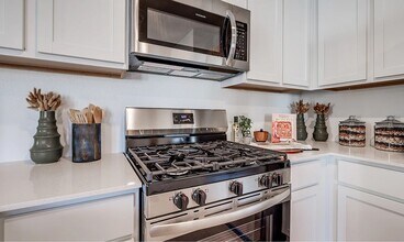 9226 Speckled Trout Dr in Baytown, TX - Building Photo - Building Photo