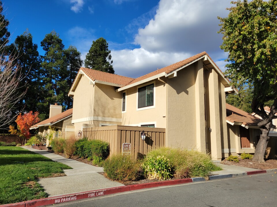 125 Northcreek Cir in Walnut Creek, CA - Foto de edificio