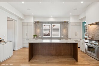 146 Sterling Ln in Wilmette, IL - Building Photo - Building Photo