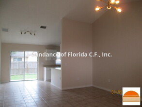 3141 Enclave Ct in Kissimmee, FL - Foto de edificio - Building Photo