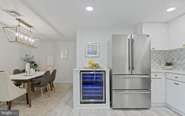 250 S President St in Baltimore, MD - Building Photo - Building Photo