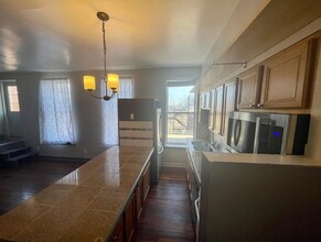 1368 W Evergreen Ave, Unit 4R in Chicago, IL - Foto de edificio - Building Photo