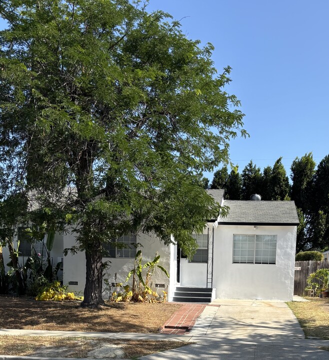 17440 Tiara St in Encino, CA - Building Photo