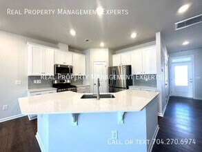 13123 Cottage Crst Ln in Charlotte, NC - Building Photo - Building Photo