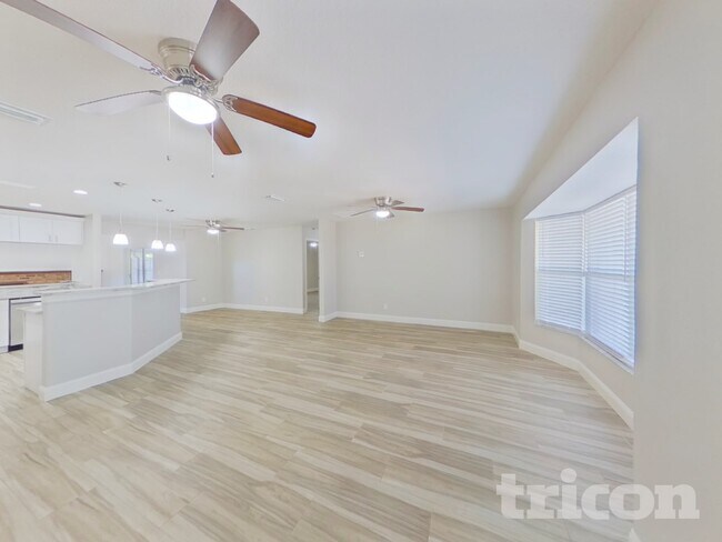 1930 Blue Heron Way in Palm Harbor, FL - Building Photo - Building Photo