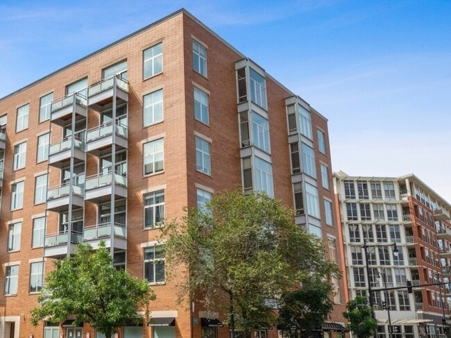 property at 949 W Madison St