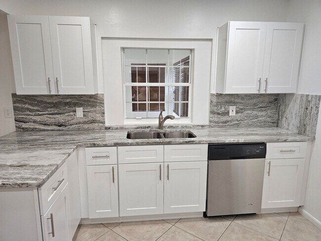 12191 Broadleaf Ct in Wellington, FL - Building Photo - Building Photo