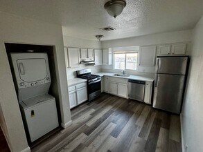 6945 Mendon Ln in Las Vegas, NV - Foto de edificio - Building Photo