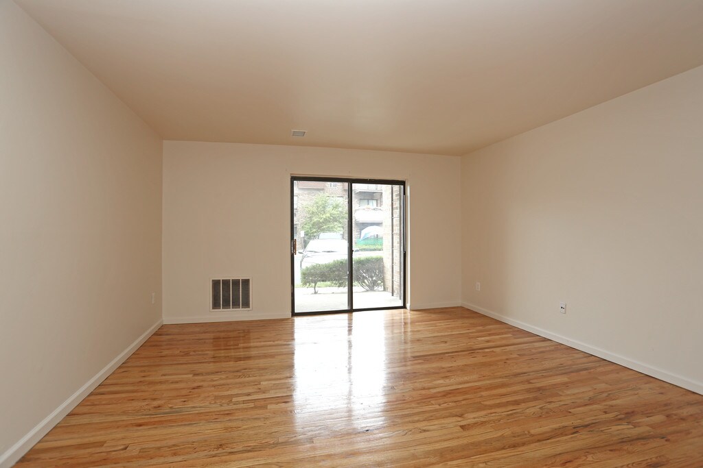 Linda Court Apartments Spring Valley, NY Apartments For Rent