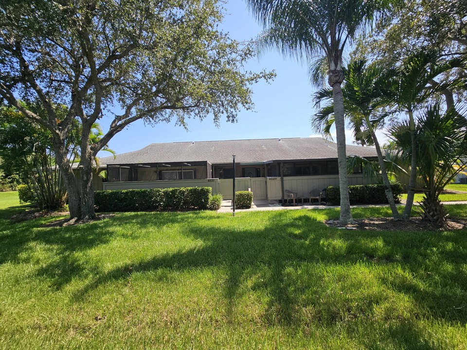 4031 NW Cinnamon Tree Cir in Jensen Beach, FL - Building Photo