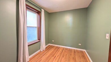5118 W Hutchinson St in Chicago, IL - Building Photo - Building Photo