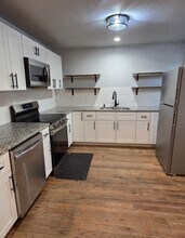 2001 N Lincoln Ave in Odessa, TX - Foto de edificio - Building Photo