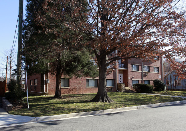 Hudson Street Apartments in Arlington, VA - Building Photo - Building Photo